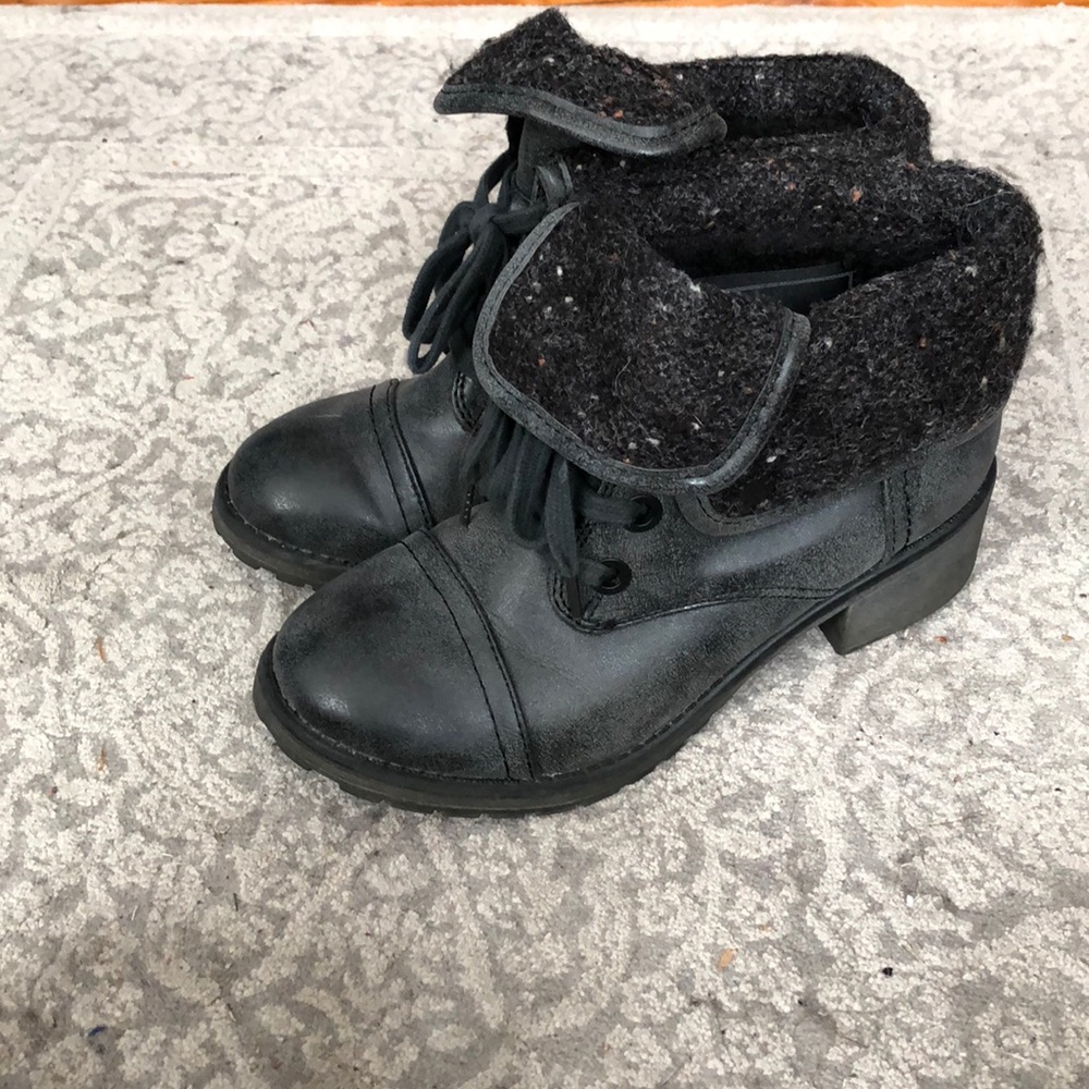 Grey leather and wool booties